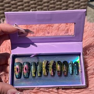 Snake eyes press on nails